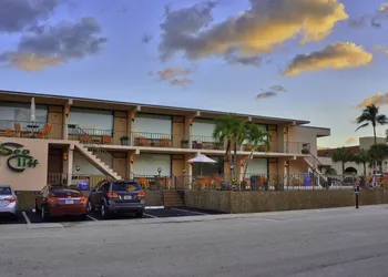 Sea Cliff Motel hotel thumbnail 5