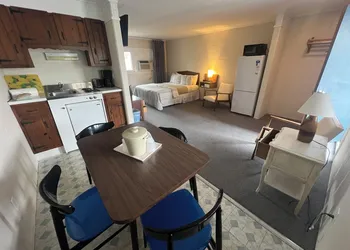 Doryman Motel hotel thumbnail 8