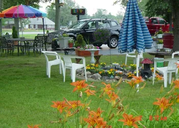 Chateau Motor Lodge hotel thumbnail 3