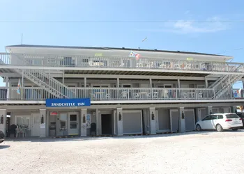 Sandcastle Beachfront Inn hotel thumbnail 2