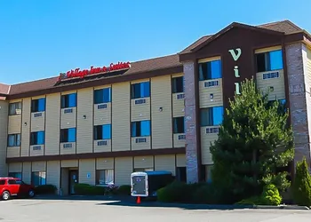 Village Inn & Suites hotel thumbnail 2