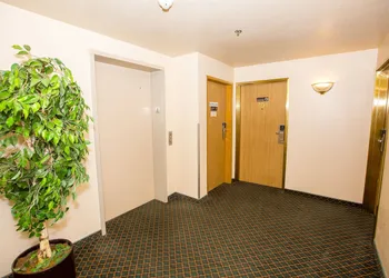 Village Inn & Suites hotel thumbnail 4