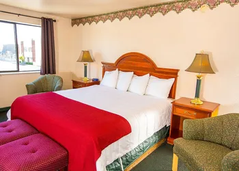 Village Inn & Suites hotel thumbnail 7