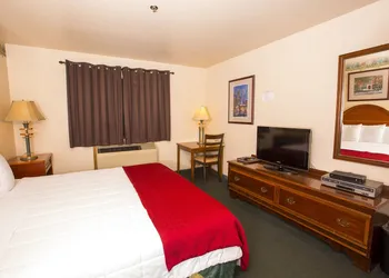Village Inn & Suites hotel thumbnail 8