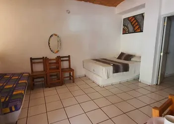 Tropical Suite hotel thumbnail 6