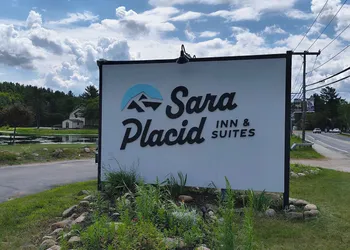 Sara Placid Inn & Suites hotel thumbnail 3