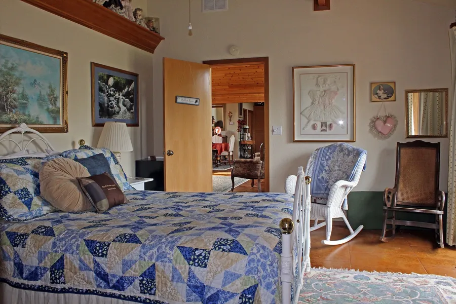 Prow'd House Bed & Breakfast hotel detail image 6