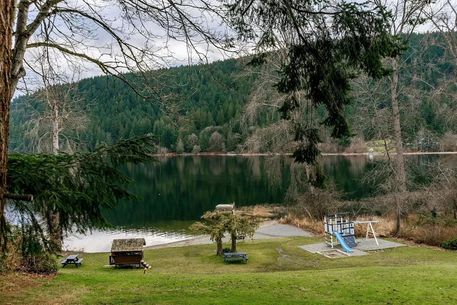 Green Acres Lakeside Resort Salt Spring Island hotel detail image 2