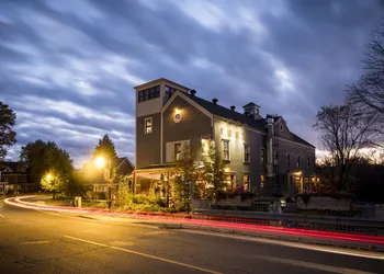 Auberge Sutton Brouerie hotel thumbnail 3