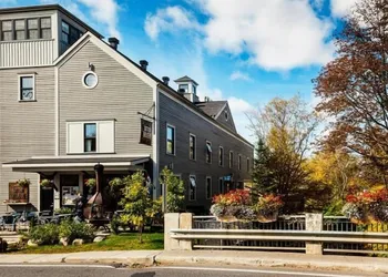 Auberge Sutton Brouerie hotel thumbnail 5