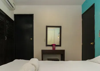 Hotel Puesta de Sol calle cuba hotel thumbnail 5