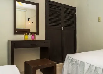 Hotel Puesta de Sol calle cuba hotel thumbnail 6