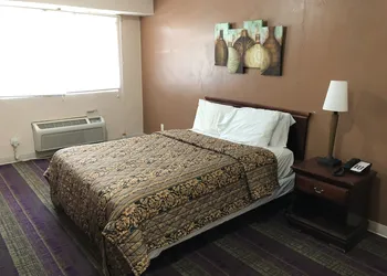 Town Motel hotel thumbnail 4