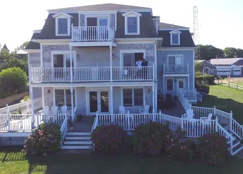 Payne's Harbor View Inn hotel thumbnail 3
