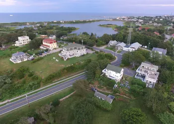 Payne's Harbor View Inn hotel thumbnail 5