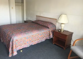 Townhouse Motel hotel thumbnail 7