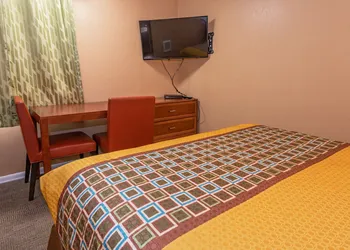 Far West Motel hotel thumbnail 3