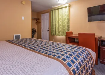 Far West Motel hotel thumbnail 7