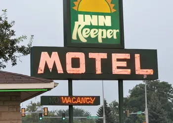 Innkeeper Motel hotel thumbnail 3