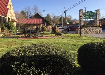 Phillips Historic Motel & Cottages hotel thumbnail 3