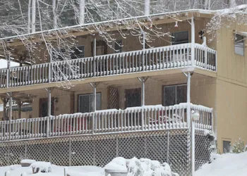 Evening Shade River Lodge and Cabins hotel thumbnail 4