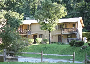 Evening Shade River Lodge and Cabins hotel thumbnail 6