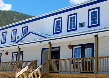 Triple J Hotel & Cabins hotel thumbnail 3