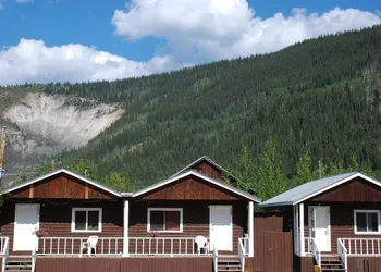 Triple J Hotel & Cabins hotel thumbnail 5