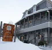Main and Mountain Bar & Motel hotel detail image 3