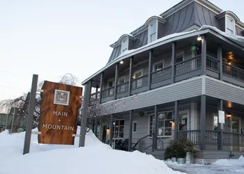 Main and Mountain Bar & Motel hotel thumbnail 3