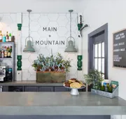 Main and Mountain Bar & Motel hotel detail image 4