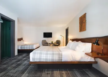Main and Mountain Bar & Motel hotel thumbnail 7