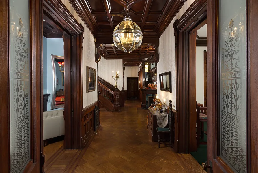Reynolds Mansion B&B hotel detail image 6