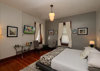 Reynolds Mansion B&B hotel thumbnail 8