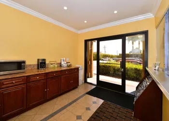 Americas Best Value Inn & Suites Los Angeles Downtown SW hotel thumbnail 3