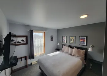 Sea Breeze Court hotel thumbnail 6