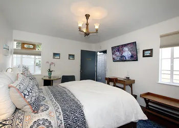 The Vagabond's House hotel thumbnail 8