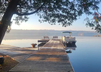 Westwind Inn on the Lake hotel thumbnail 2