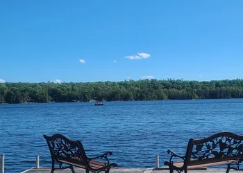 Westwind Inn on the Lake hotel thumbnail 3