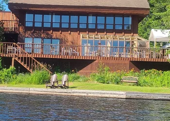 Westwind Inn on the Lake hotel thumbnail 4