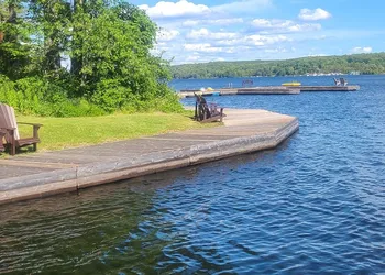 Westwind Inn on the Lake hotel thumbnail 5