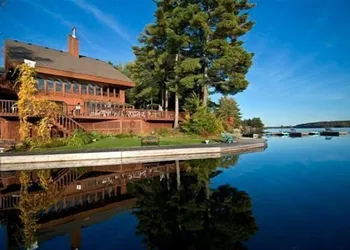 Westwind Inn on the Lake hotel thumbnail 8