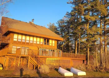 Westwind Inn on the Lake hotel thumbnail 6