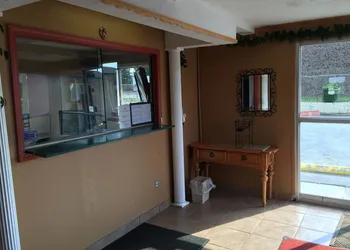 Super 7 Inn hotel thumbnail 2