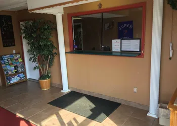 Super 7 Inn hotel thumbnail 3