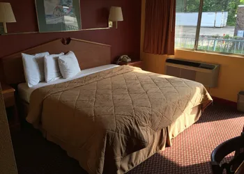 Super 7 Inn hotel thumbnail 5