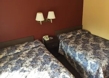 Super 7 Inn hotel thumbnail 6