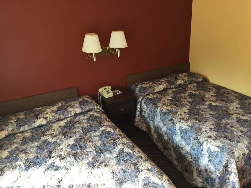 Super 7 Inn hotel detail image 6