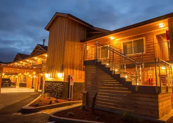 Pelican Shores Inn hotel thumbnail 2