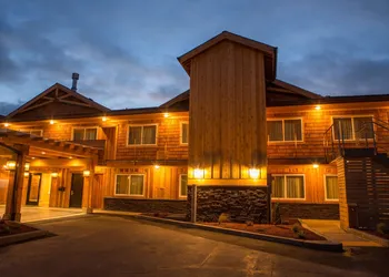 Pelican Shores Inn hotel thumbnail 3